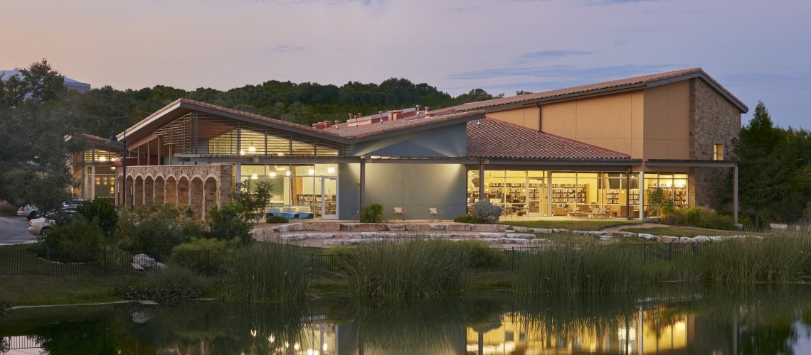 LakeTravisLibrary_002_DanaHoff-1140x500