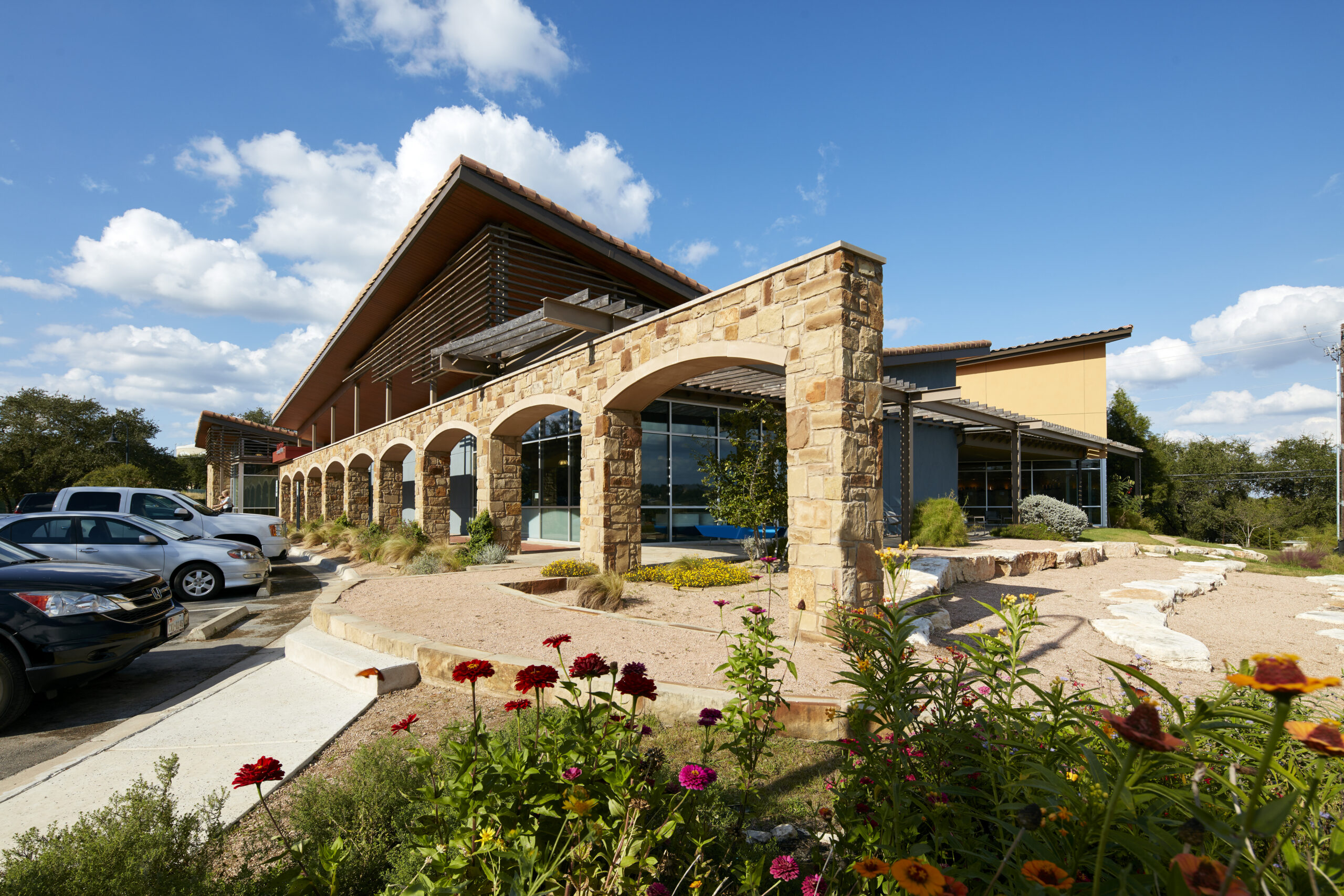 Lakeway branch exterior.